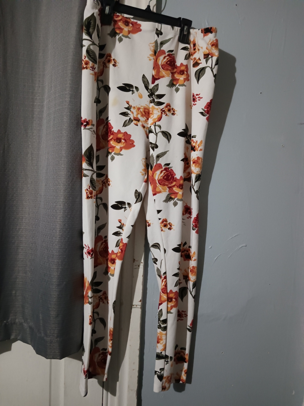 SHEIN White Skinny Pants with Orange & Red Floral Print